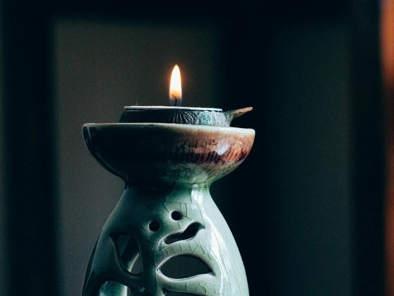 Lampe d’aromathérapie créant une ambiance calme pour votre détente profonde