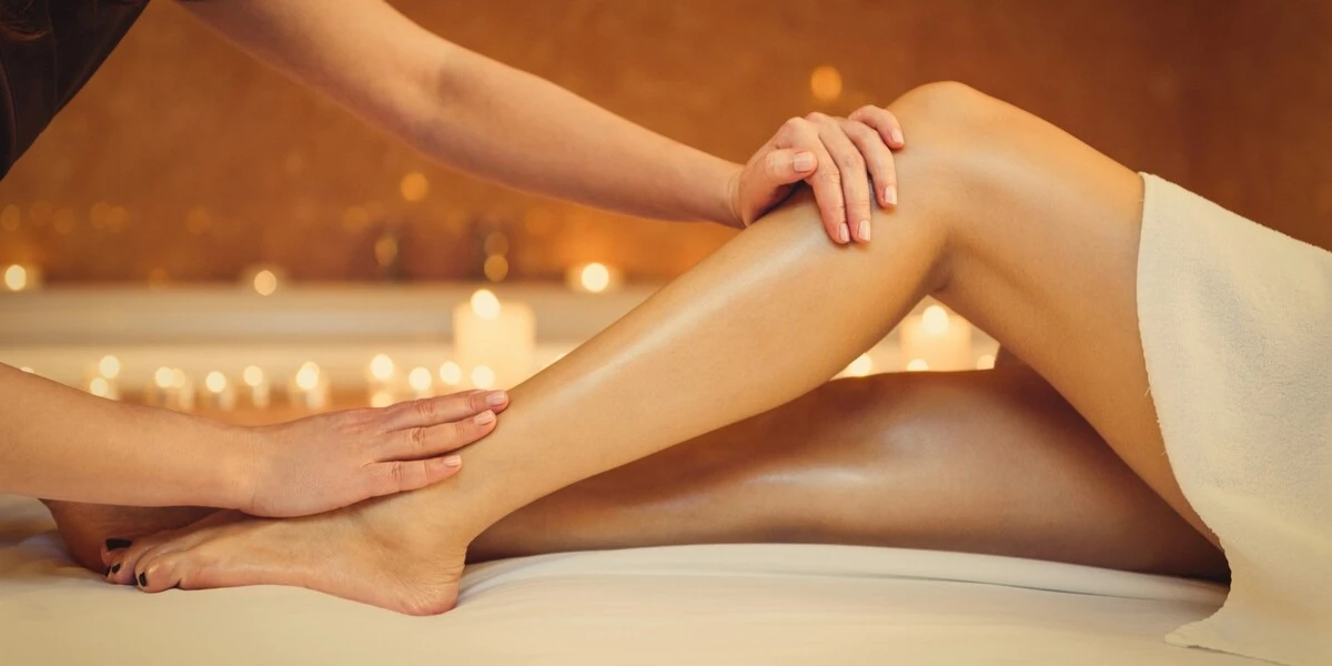 Massage thaï des jambes pour soulager les tensions musculaires