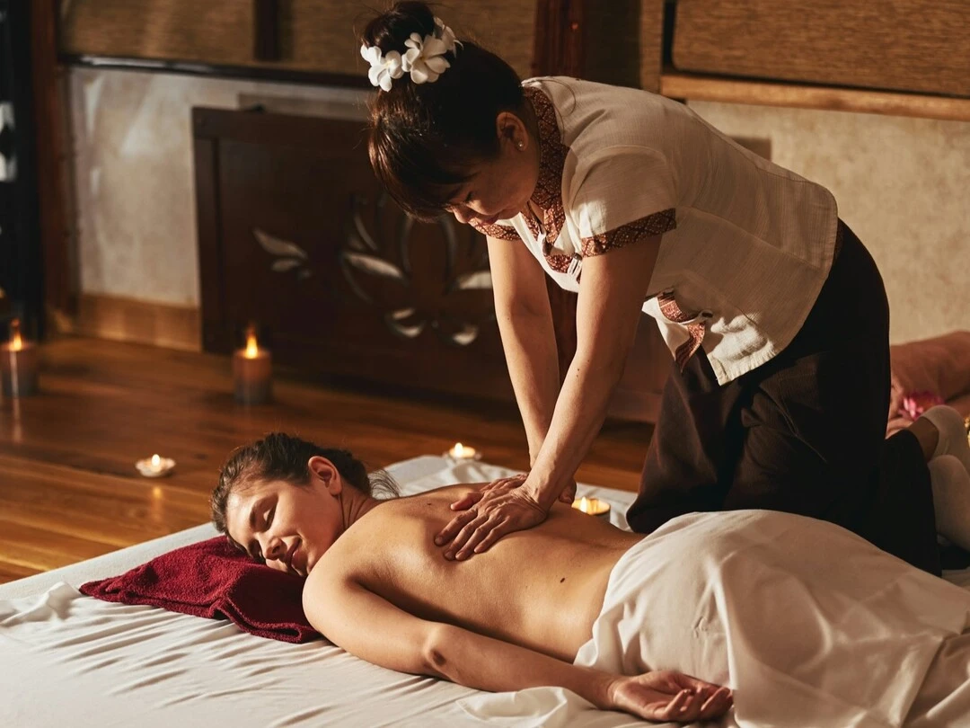 massage huiles essentielles 2